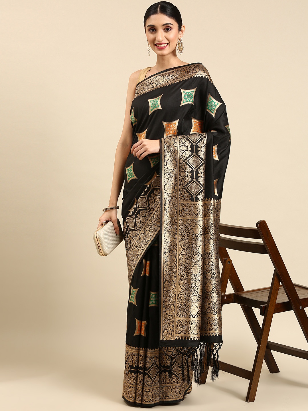 

AYKA CLOTHINGS Floral Woven Design Banarasi Jacquard Saree, Black