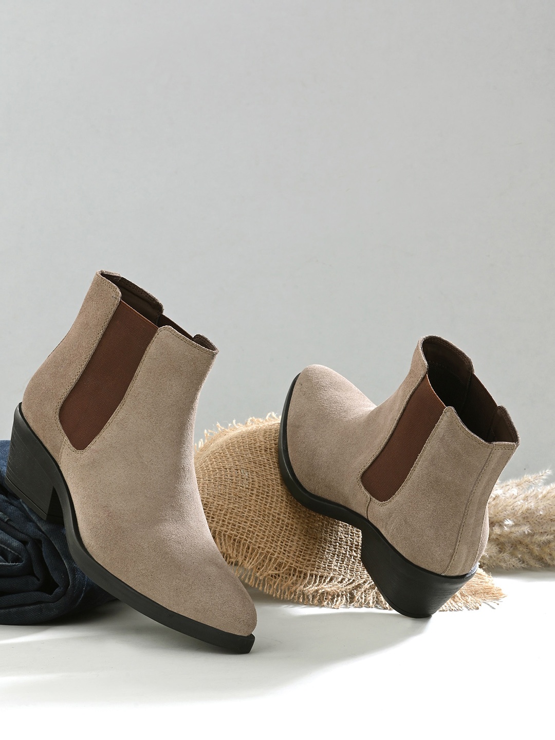 

DressBerry Women Mid-Top Chelsea Boots, Beige