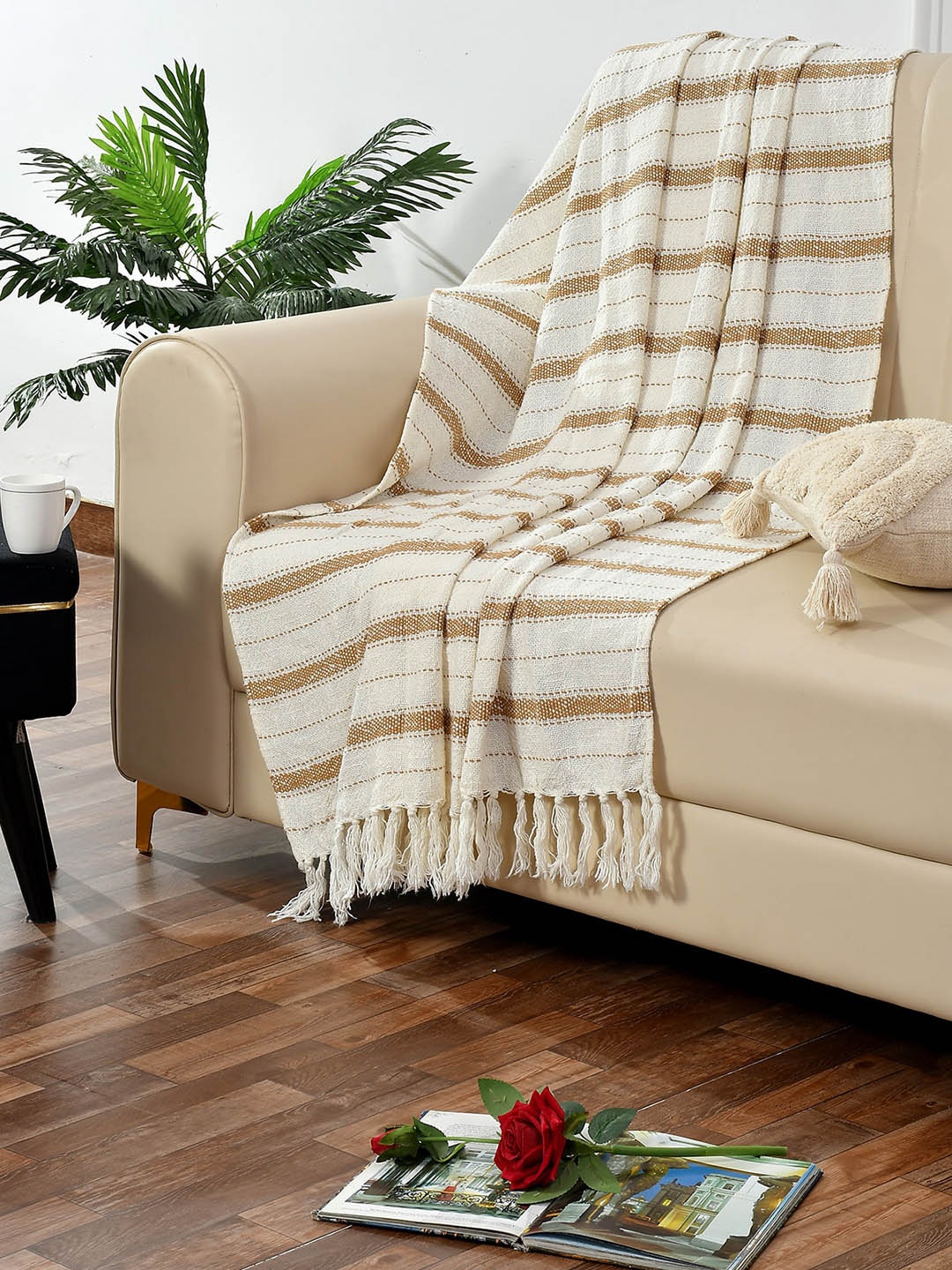 

Florida White & Brown Printed Pure Cotton AC Throw Blanket