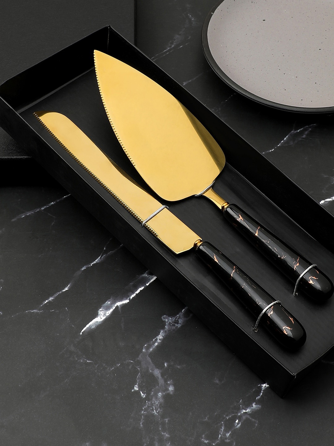 

Bonhomie Set Of 2 Gold & Black Pastry Knife Set Cutlery