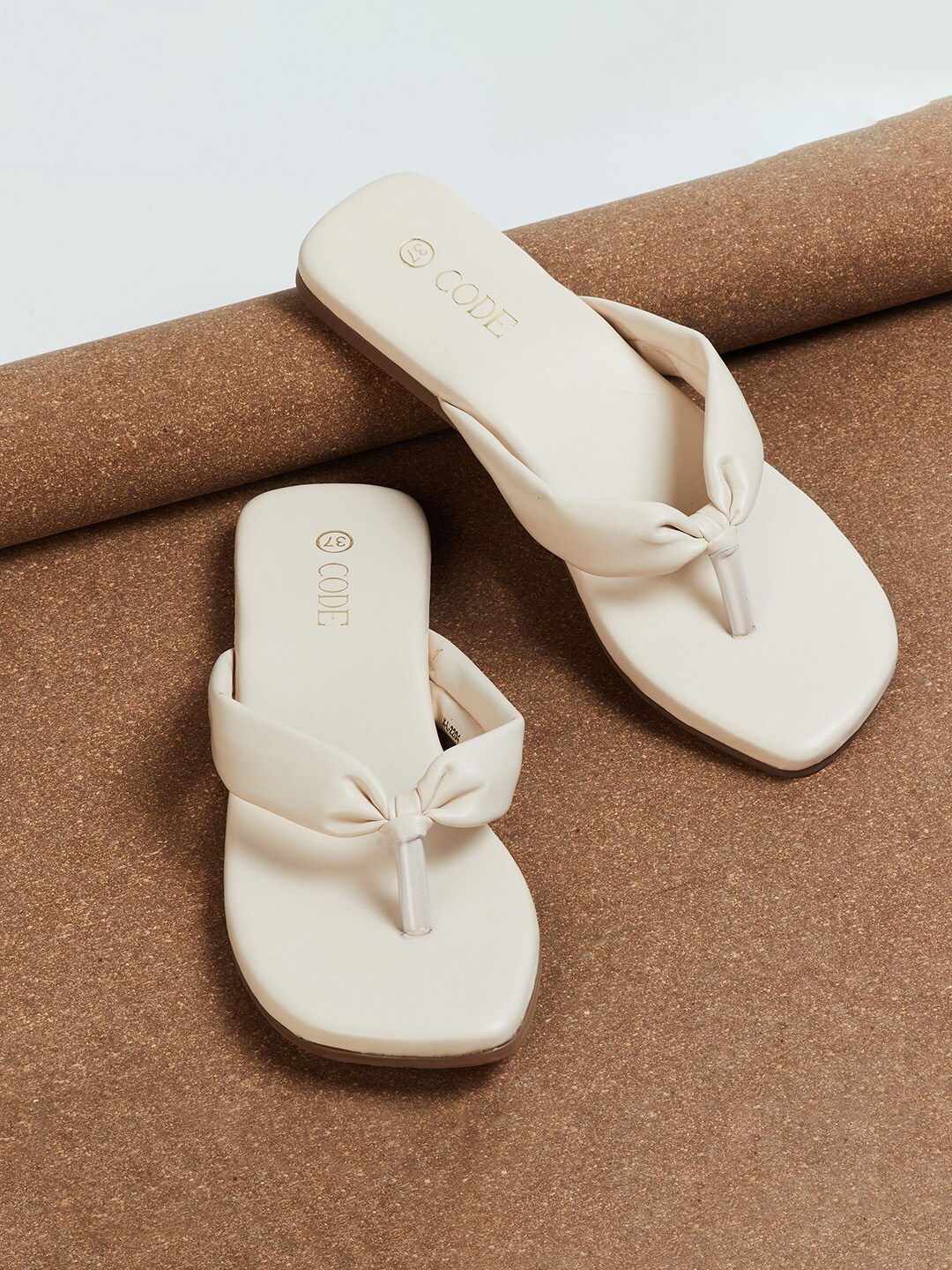 

CODE by Lifestyle Off White T-Strap Flats