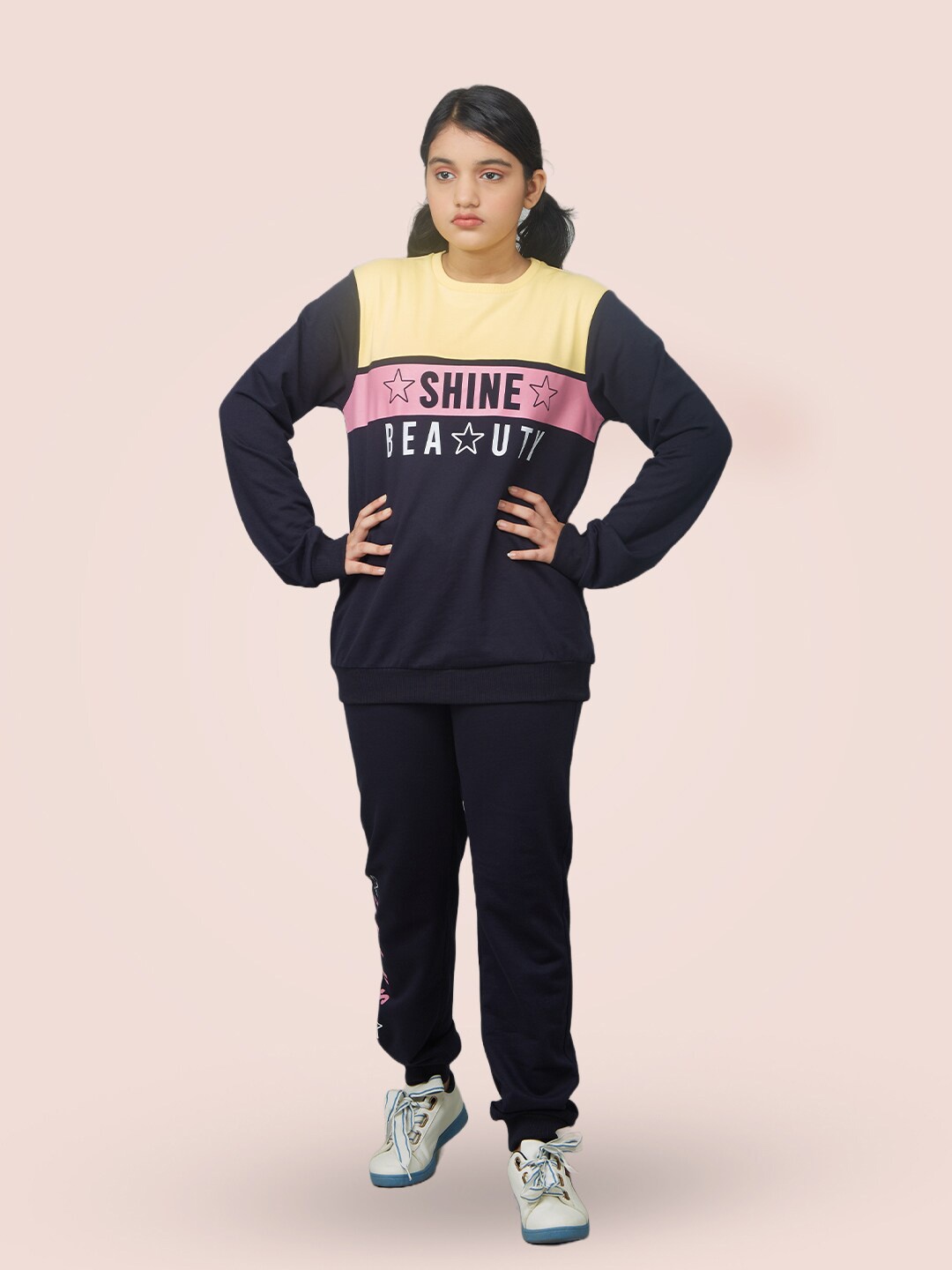 

Zalio Girls Printed T-shirt with Trousers, Navy blue