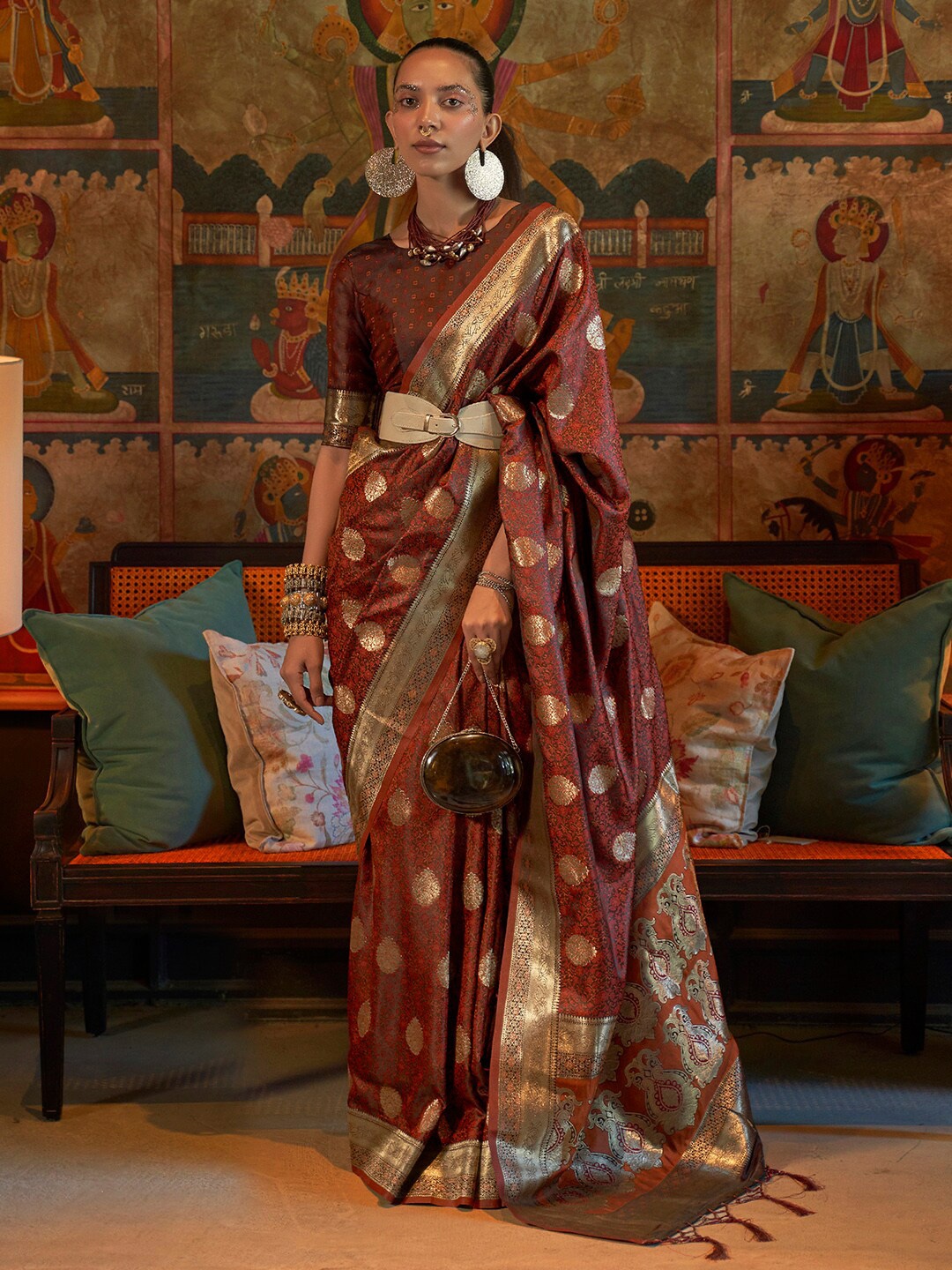 

Saree mall Brown & Gold-Toned Woven Design Zari Silk Blend Kanjeevaram Sarees