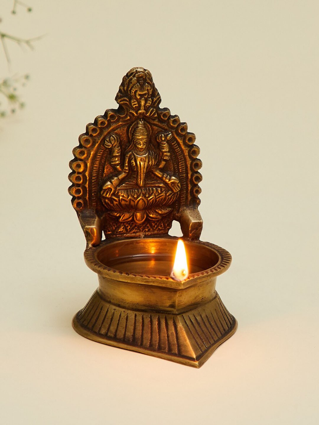 

Home Centre Unisex Gold Showpieces