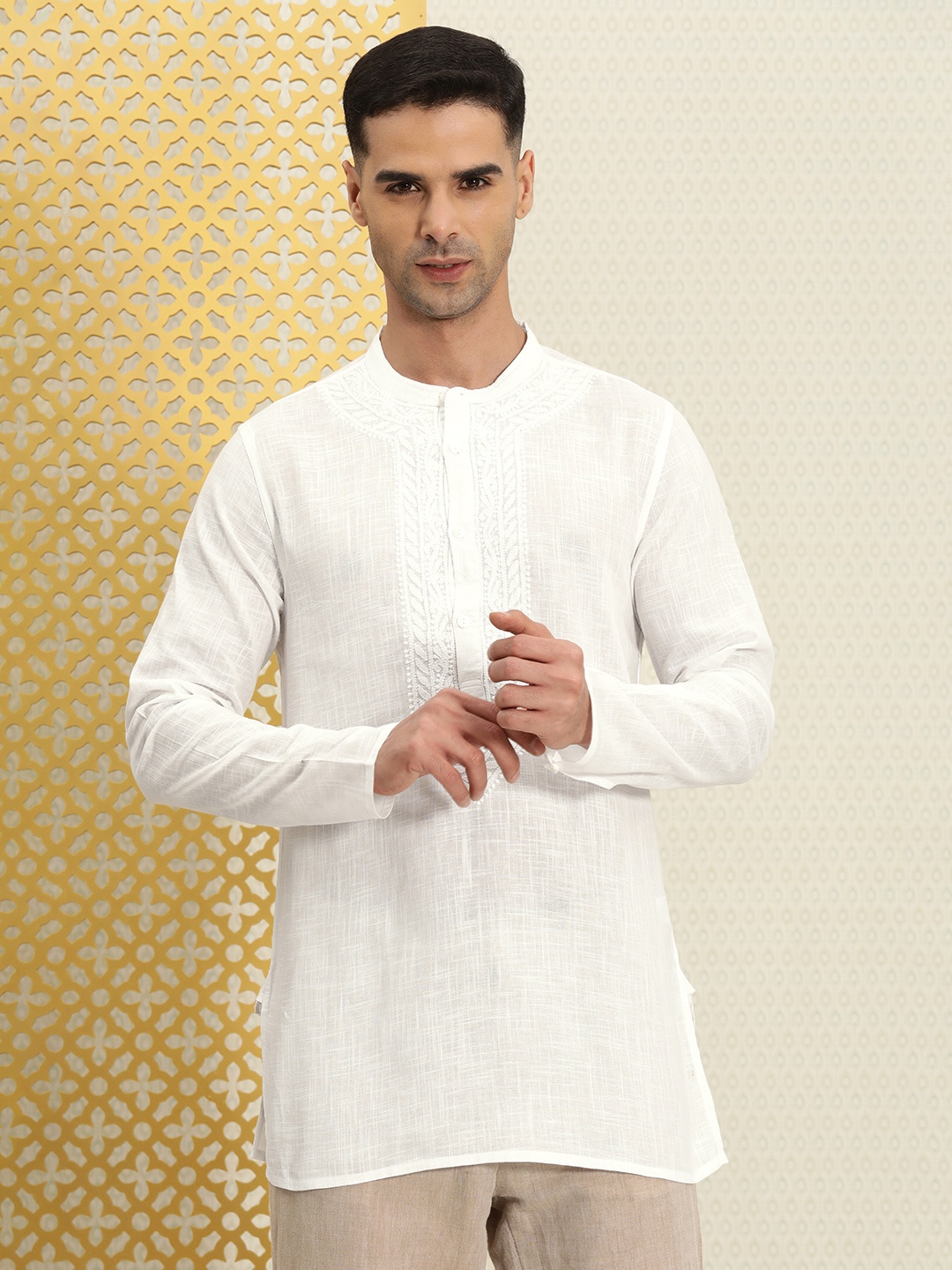 

House of Pataudi Men Pure Cotton Solid Chikankari Jashn Short Kurta, White