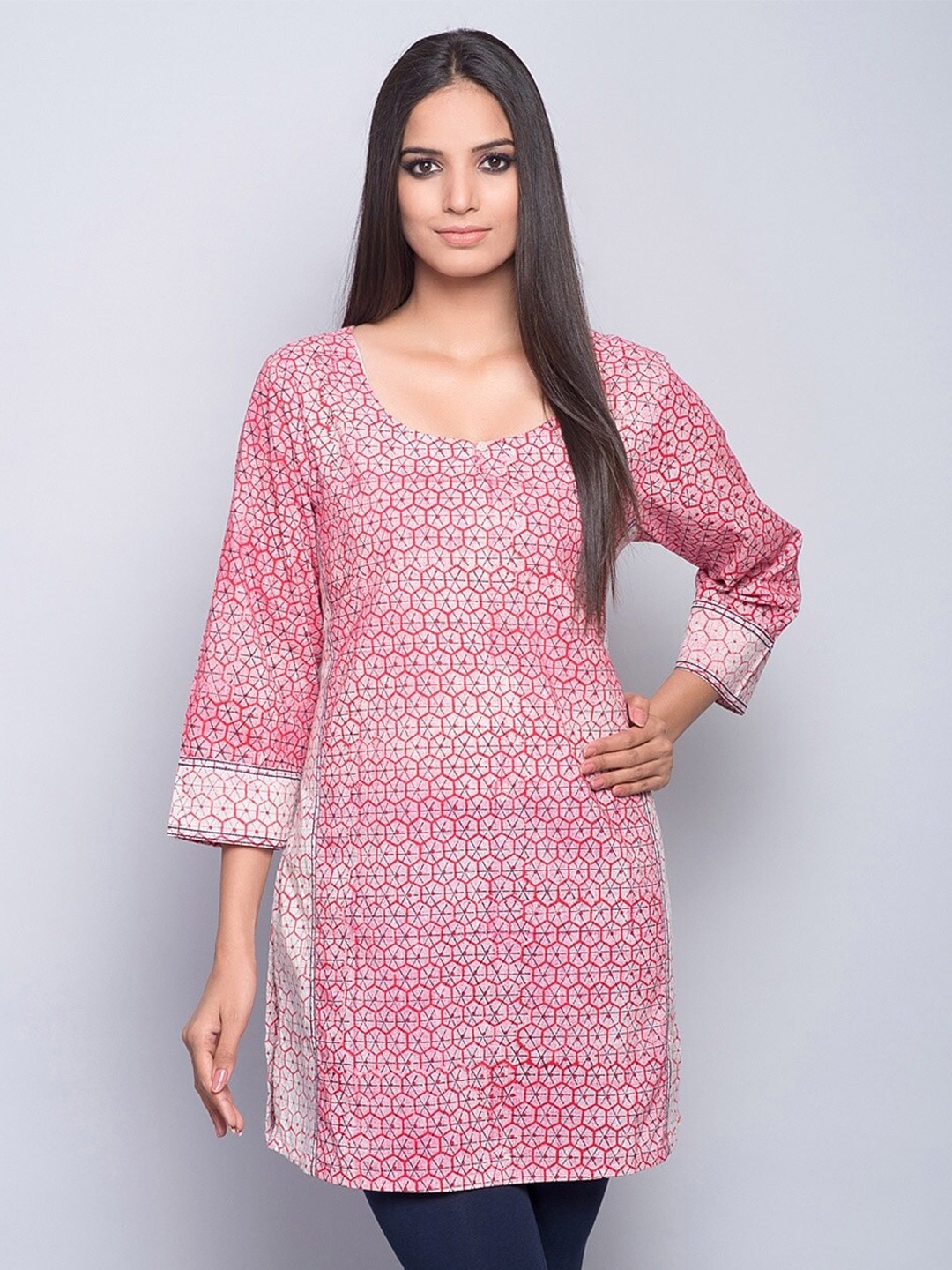 

Fabindia Pink & White Scoop Neck Printed Tunic