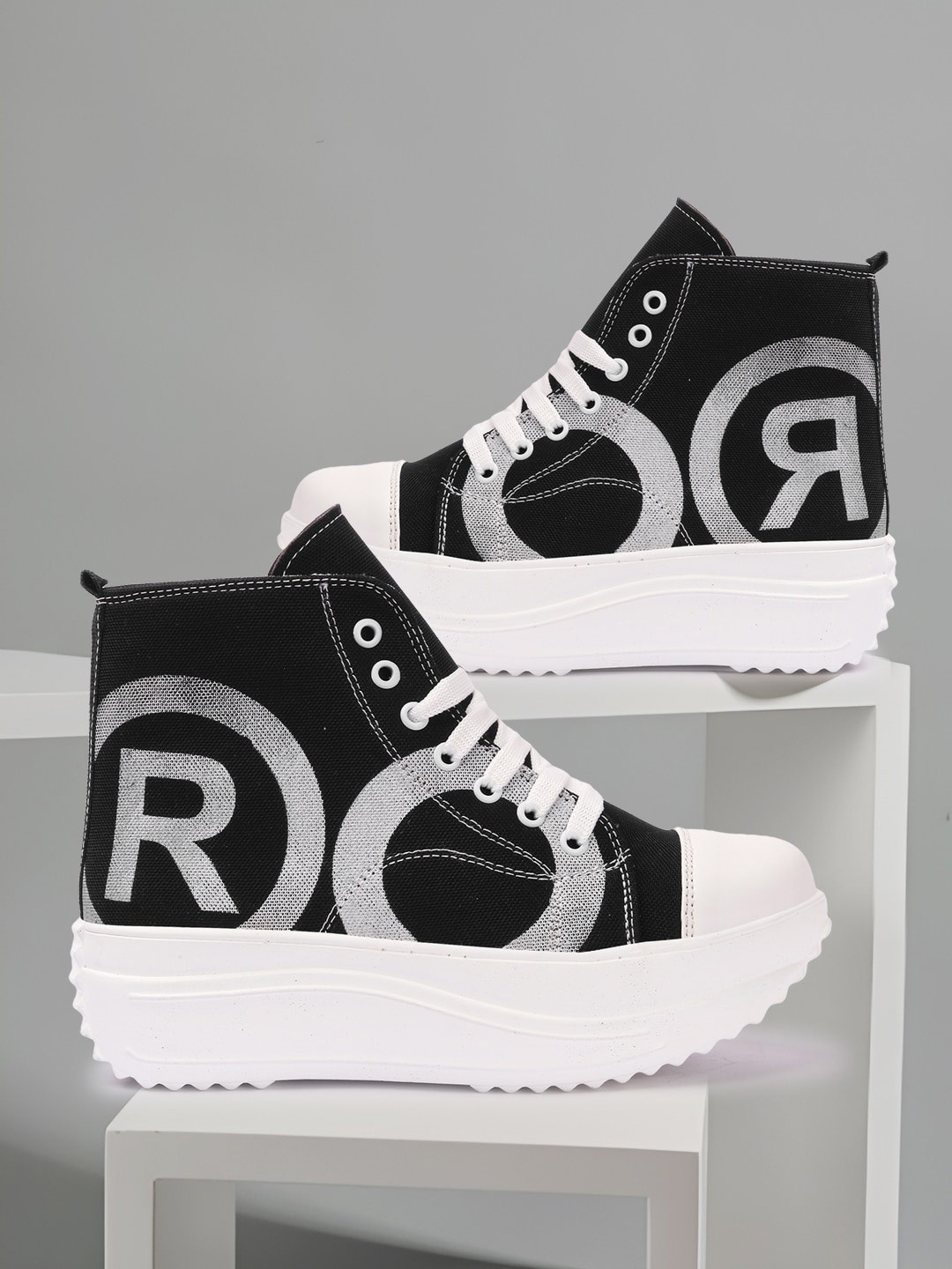 

RINDAS Women Printed Sneakers, Black