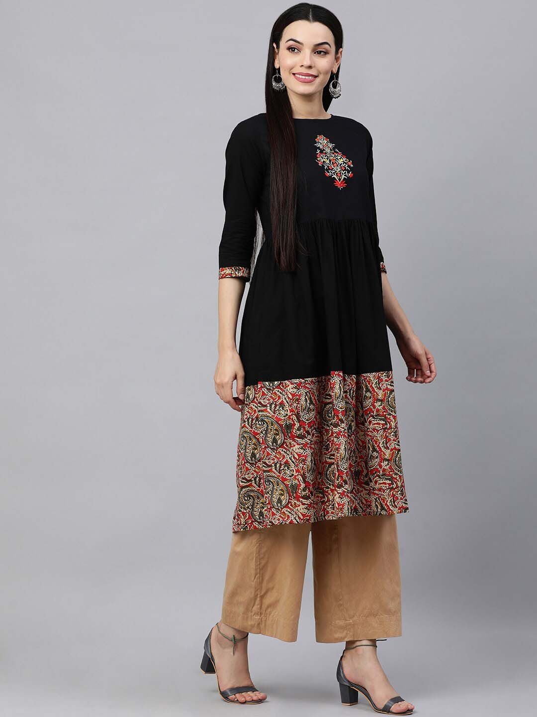 

MAAND Boat Neck Floral Printed Cotton Kurta, Black