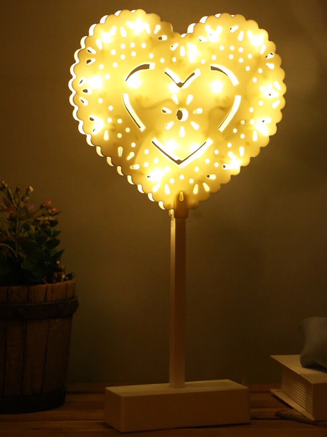 

TAYHAA White Heart Shaped LED Lighting Showpiece
