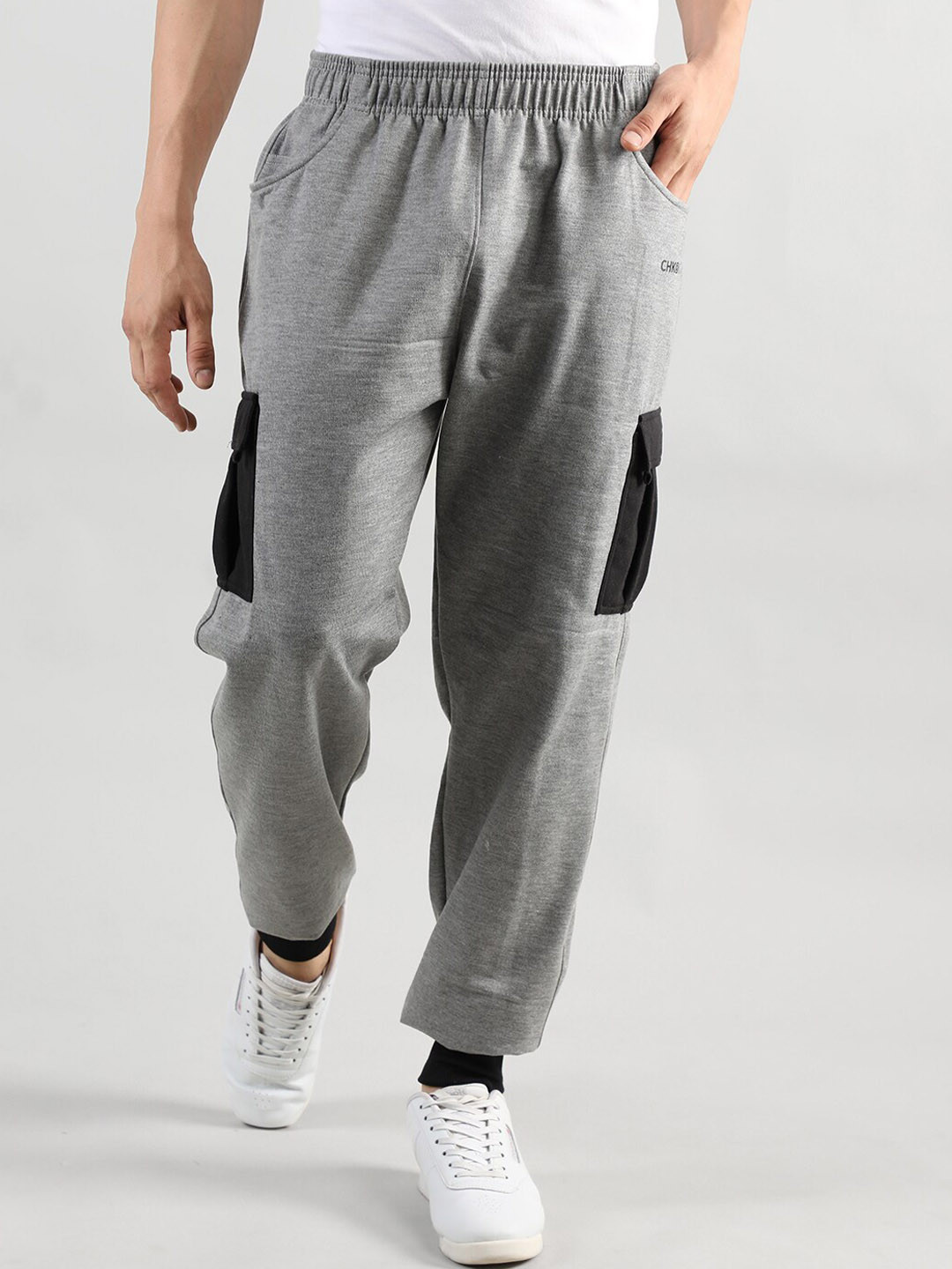

CHKOKKO Men Colourblocked Joggers, Black