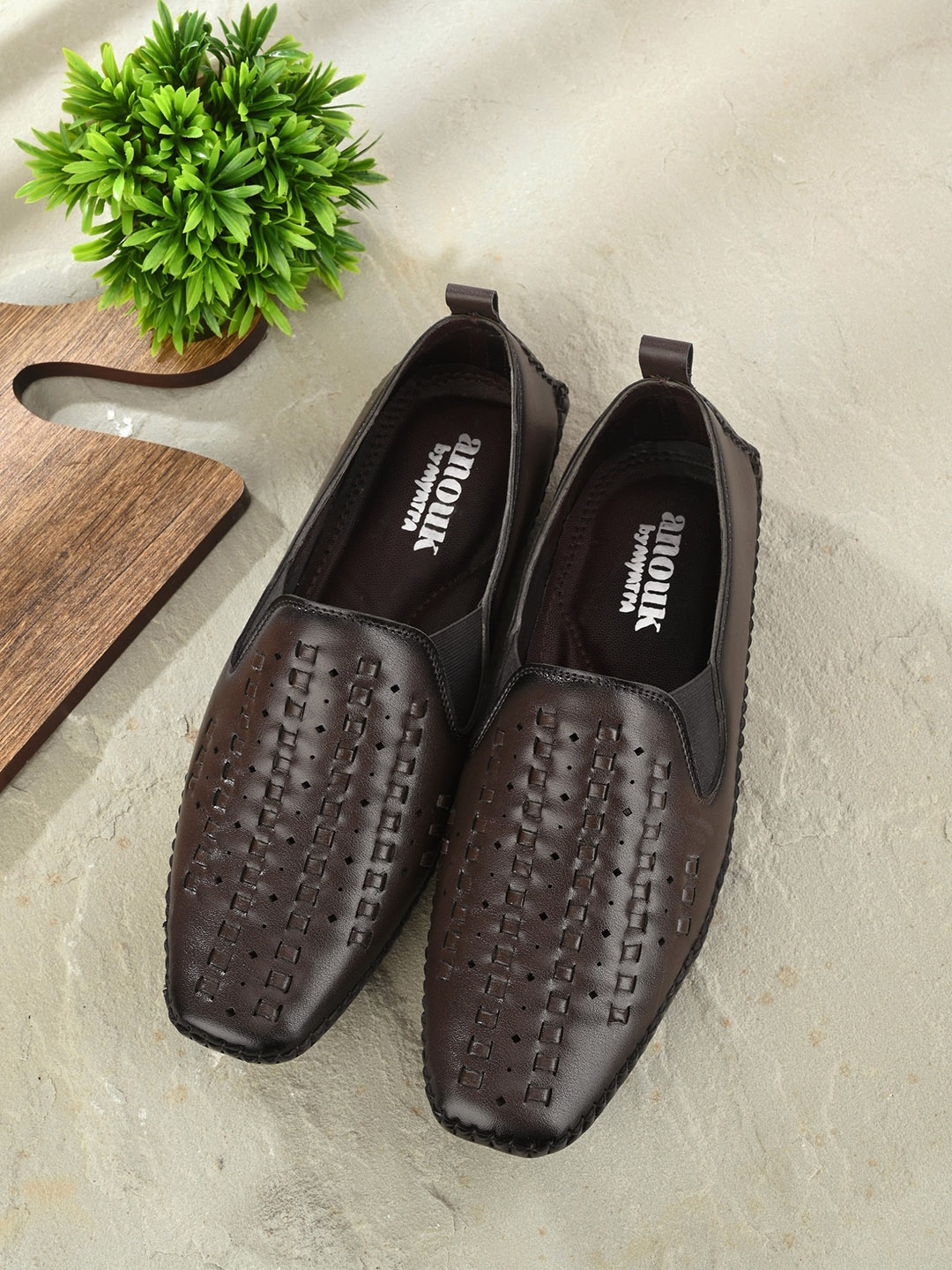 

Anouk Men Woven Design Lightweight Loafers, Brown