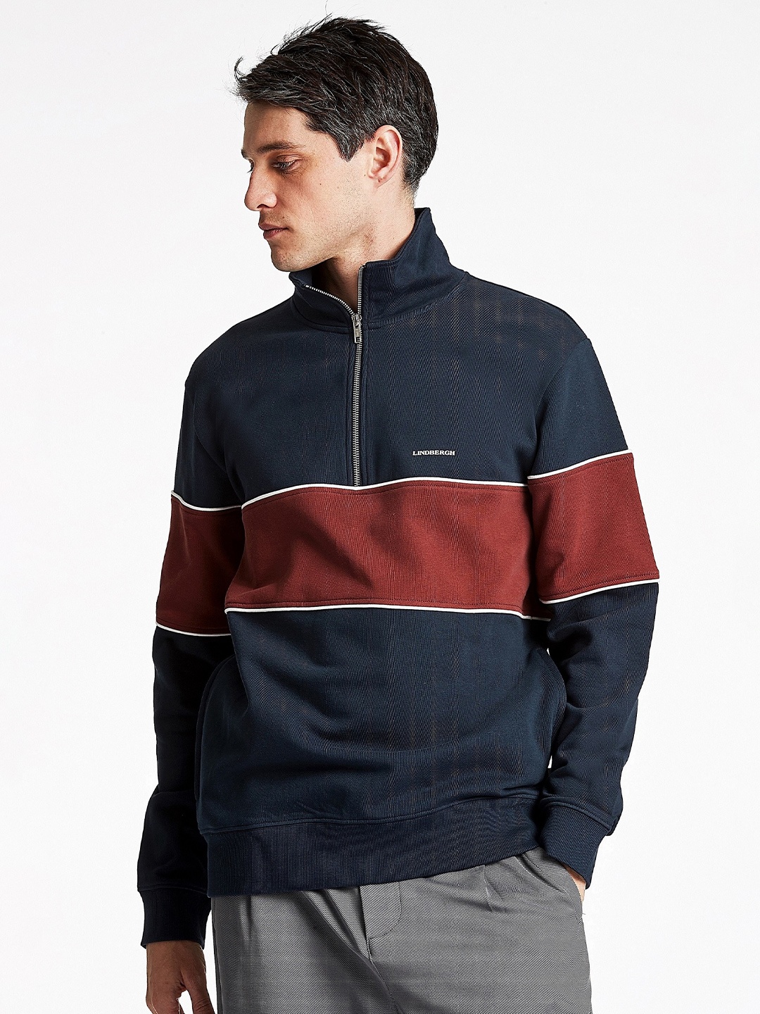 

LINDBERGH Men Navy Blue Colourblocked Cotton Sweatshirt