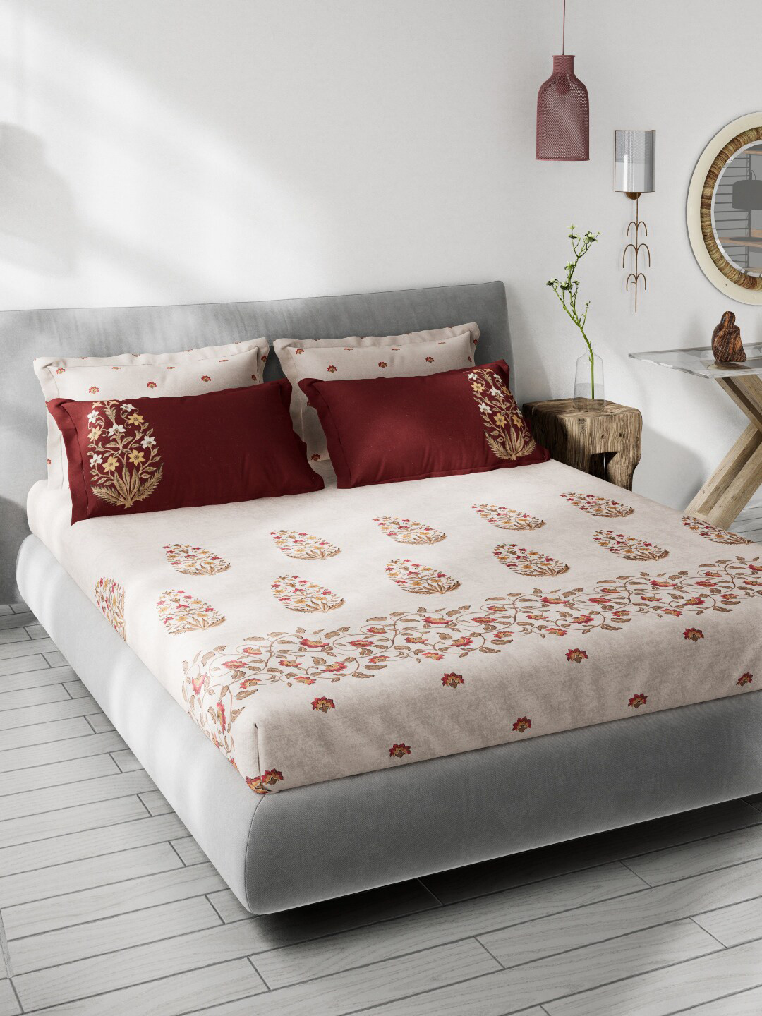 

DDecor White & Red Floral 140 TC King Bedsheet with 4 Pillow Covers
