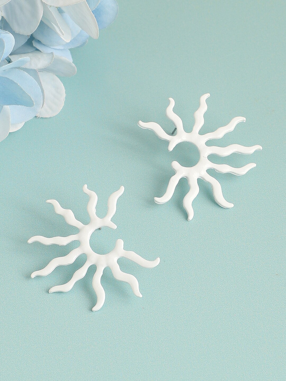 

SOHI White Gold-Plated Contemporary Studs Earrings
