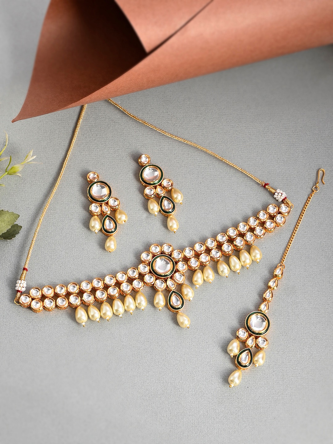 

Voylla Gold-Plated Kundan Studded & Beaded Jewellery Set