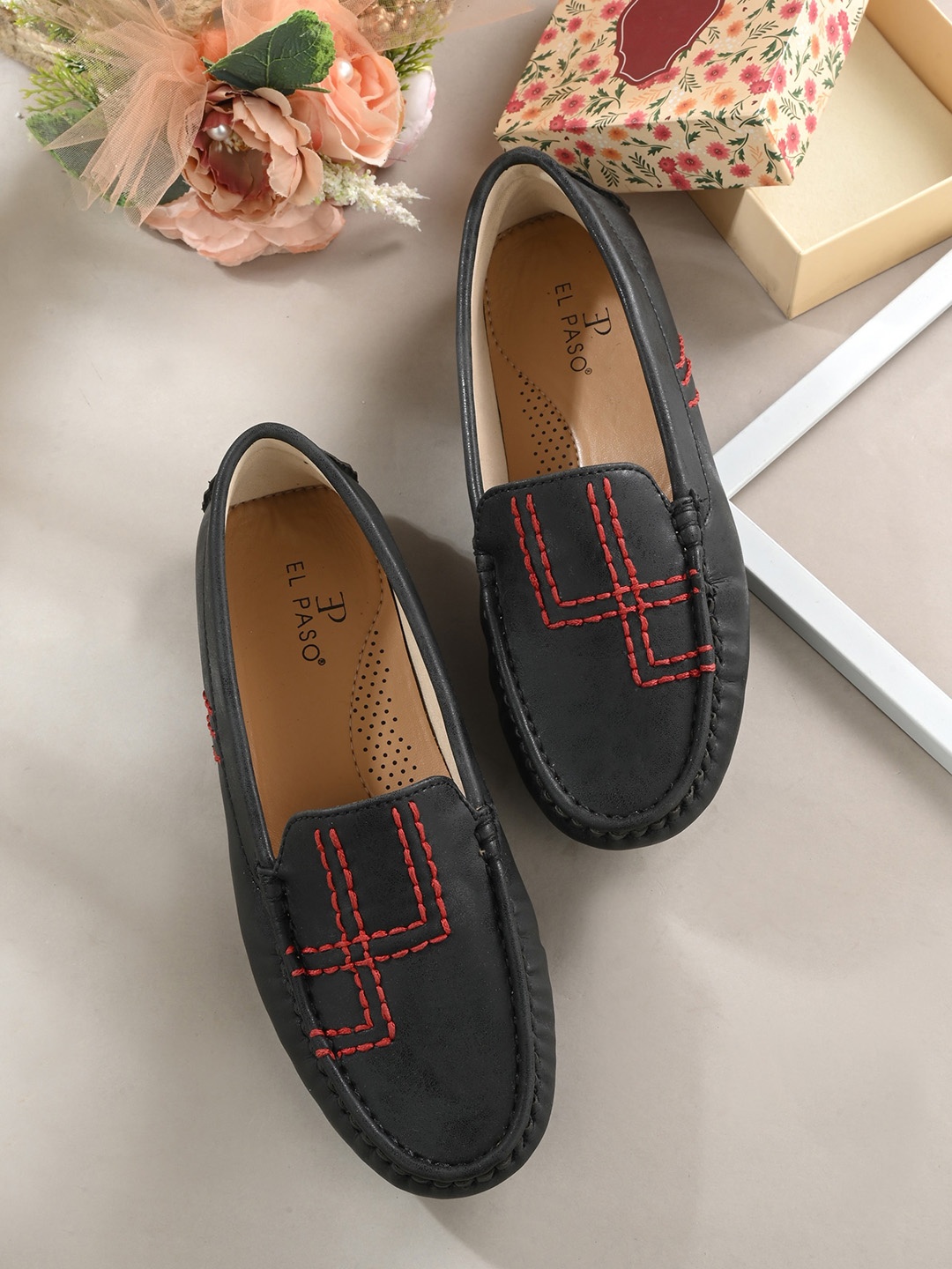 

El Paso Women Textured Loafers, Black