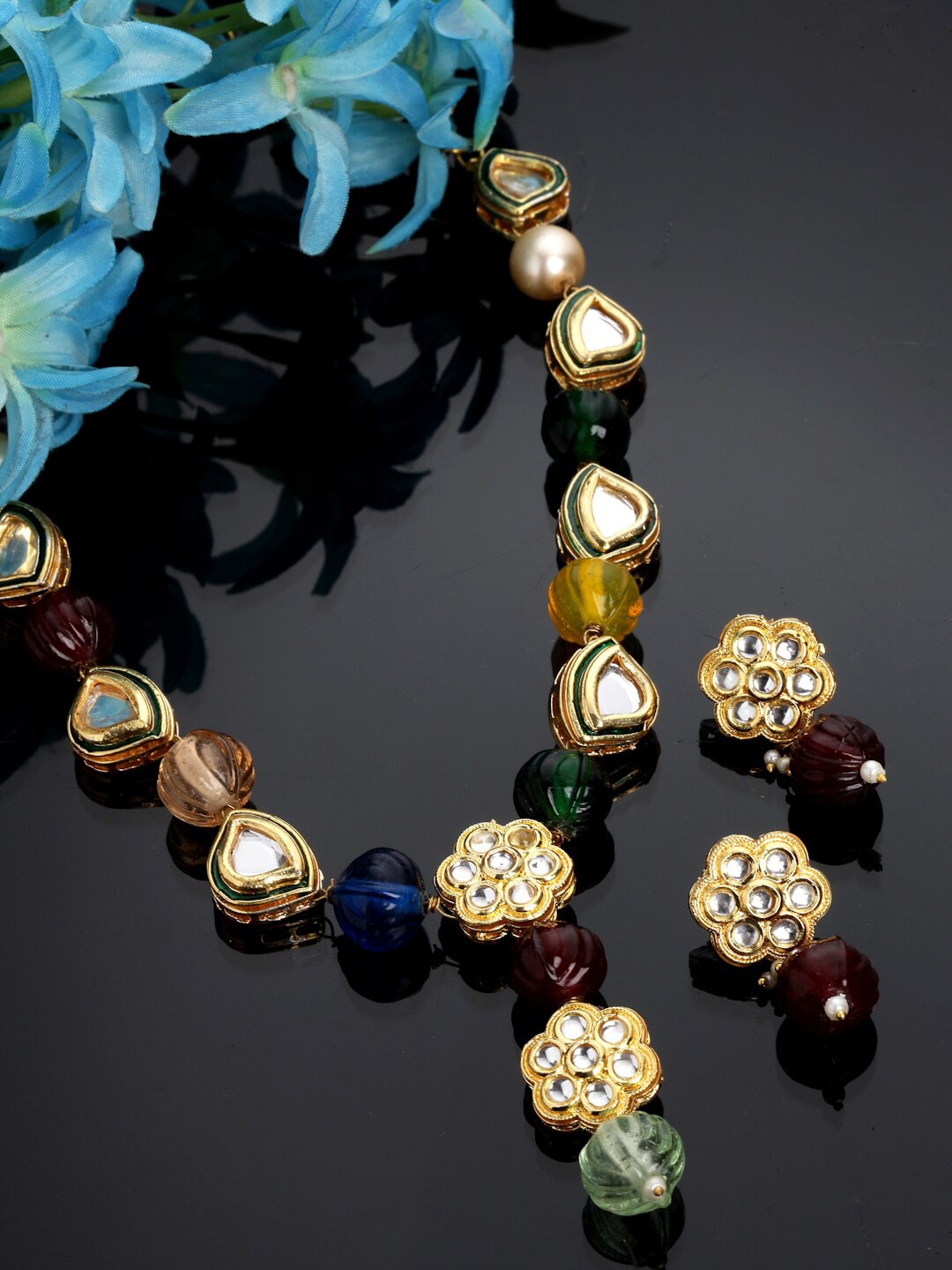 

DUGRISTYLE Gold-Plated Kundan Studded & Pearls Beaded Jewellery Set