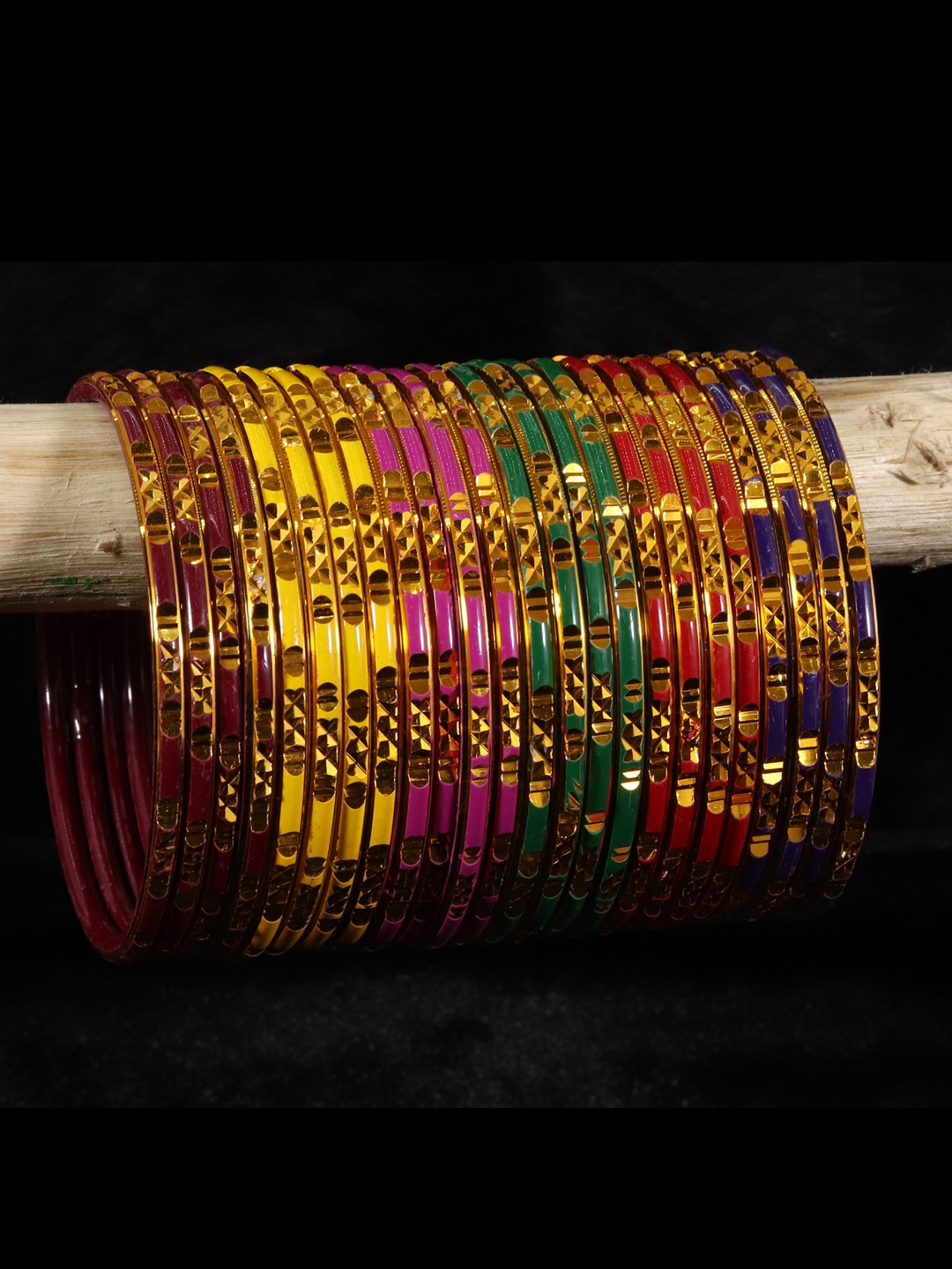 

NMII Cutting Pattern Worked Glossy Finished Bangles Set, Purple