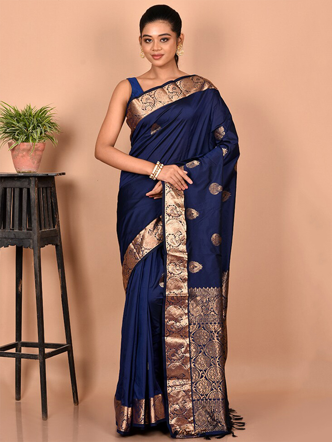 

AllSilks Blue & Gold-Toned Woven Design Zari Silk Blend Kanjeevaram Saree
