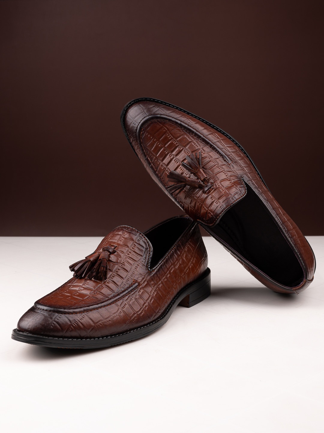 

LA BOTTE Men Textured Leather Loafers, Brown
