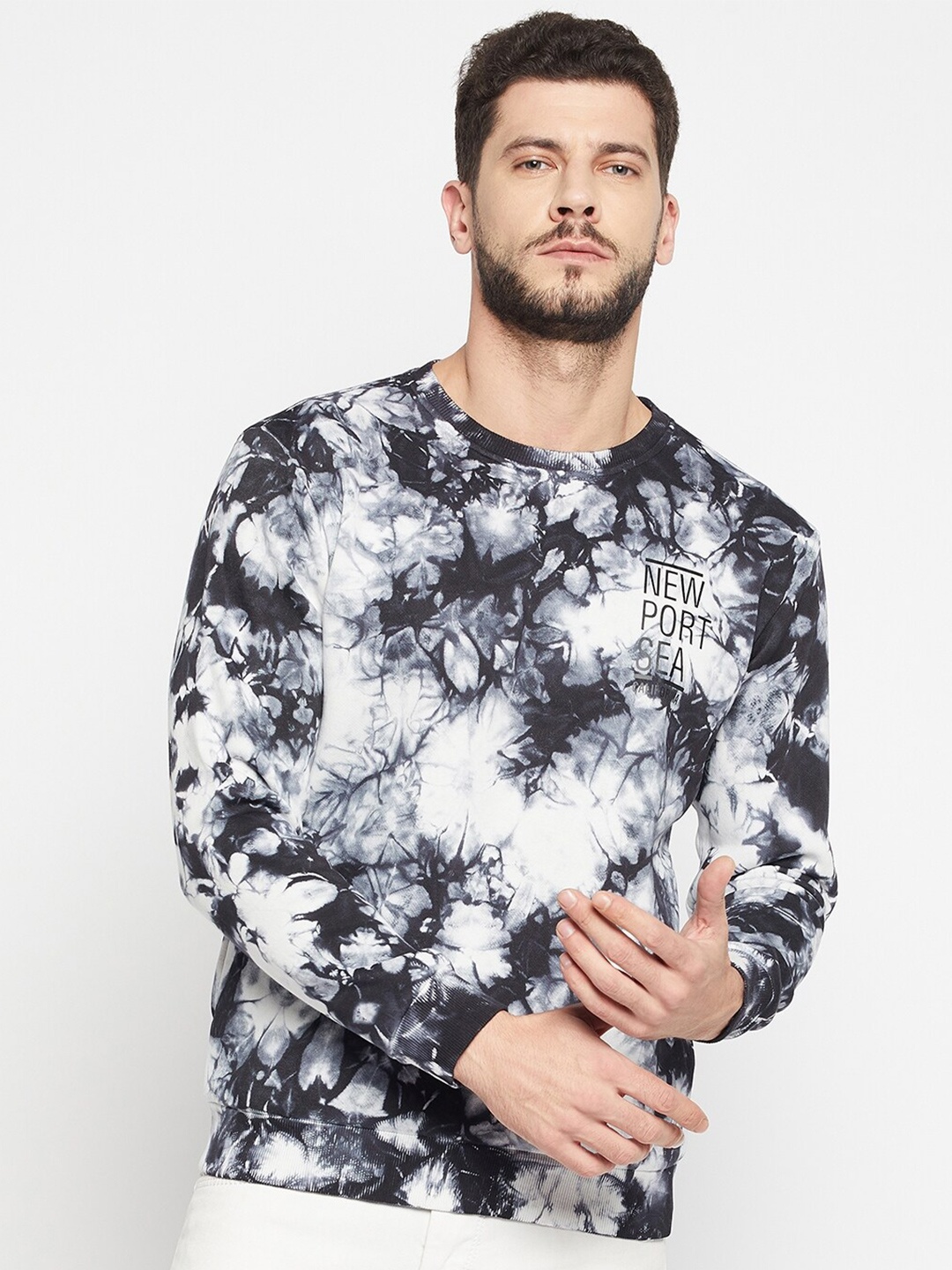 

QUBIC Men White Cotton Printed Sweatshirt