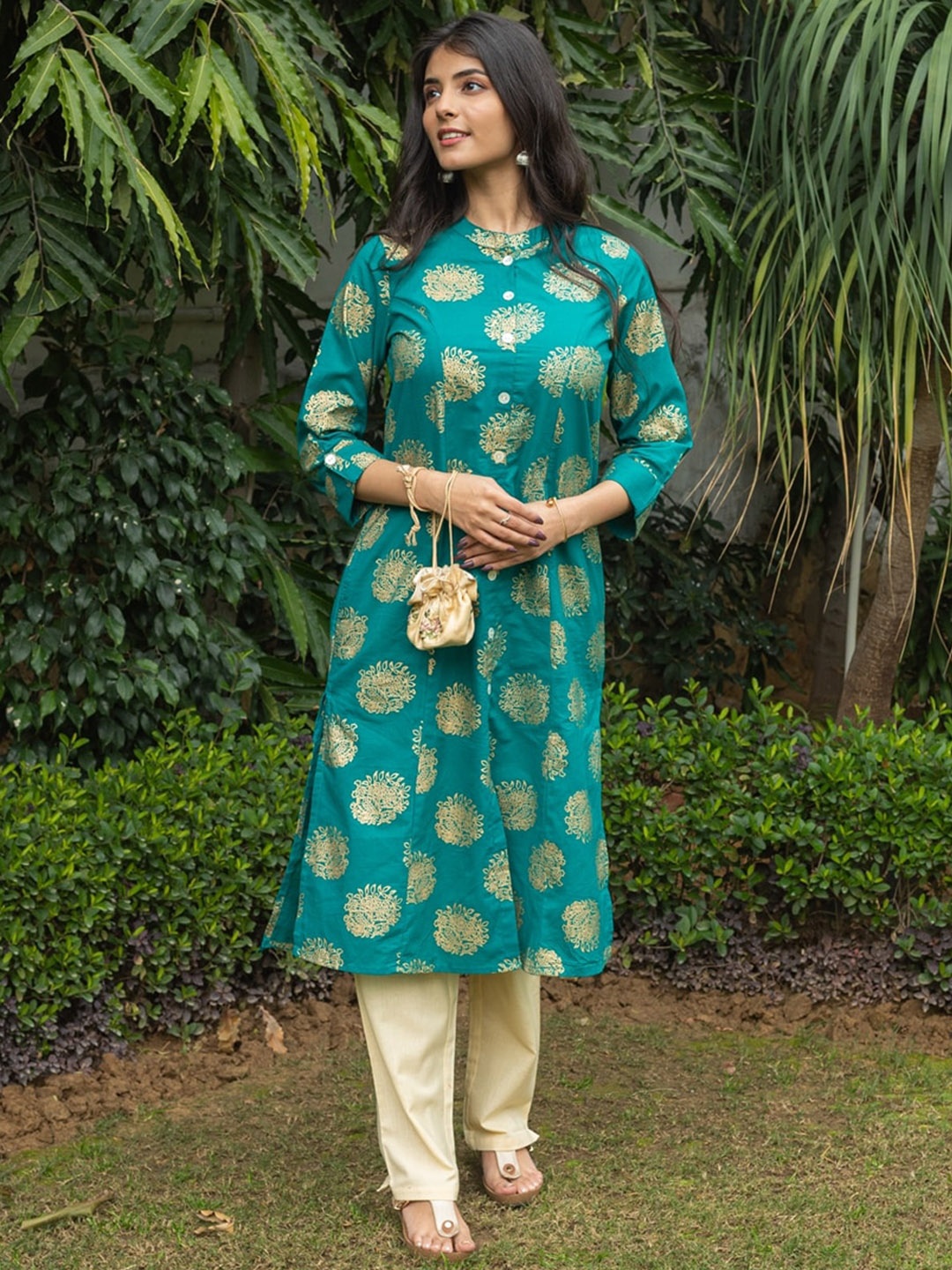 

NeshamaKurti Round Neck Ethnic Motifs Printed Zari Regular Fit Cotton Kurta, Green