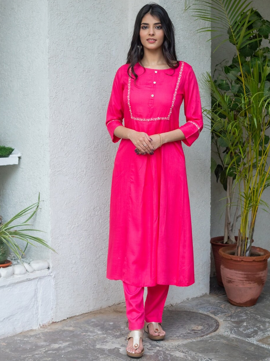 

NeshamaKurti Women Embroidered Kurta with Trousers, Pink