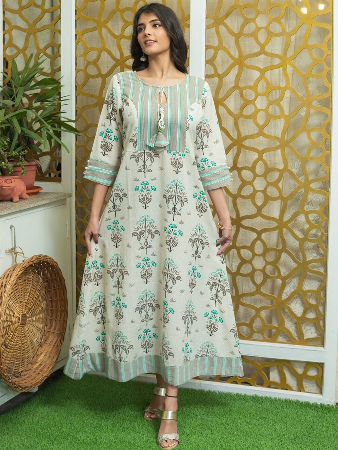 

NeshamaKurti Women Floral Printed Keyhole Neck Cotton Kurta, Green