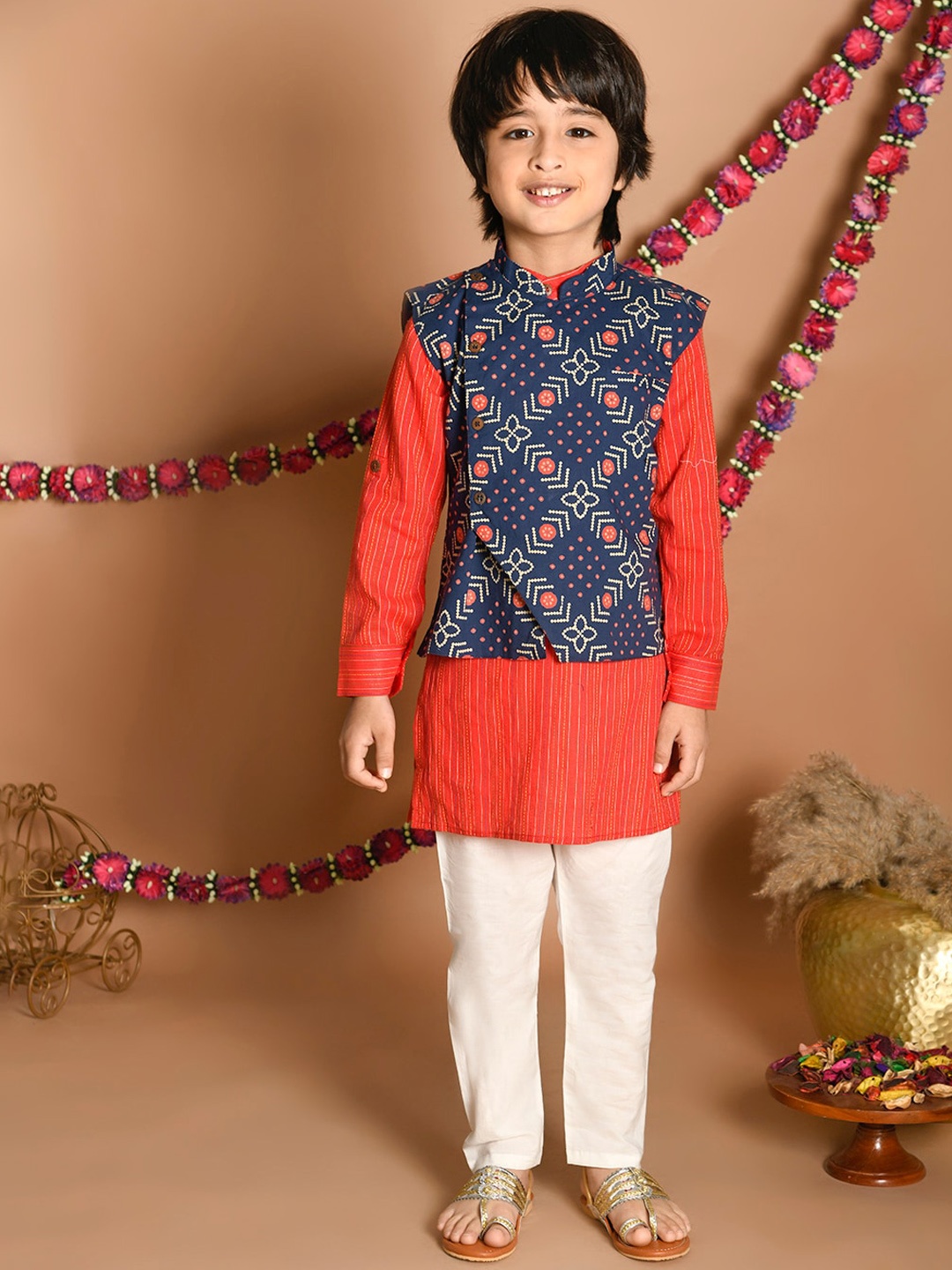 

LIL PITAARA Ethnic Motifs Printed Pure Cotton Kurta & Pyjamas With Nehru Jacket, Red