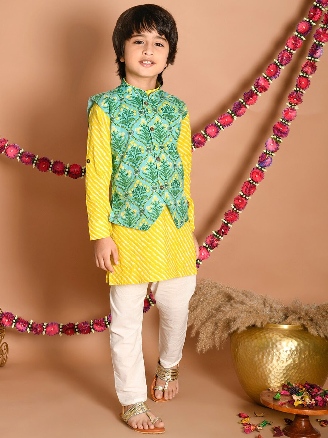 

LIL PITAARA Floral Printed Pure Cotton Kurta & Pyjamas With Nehru Jacket, Yellow