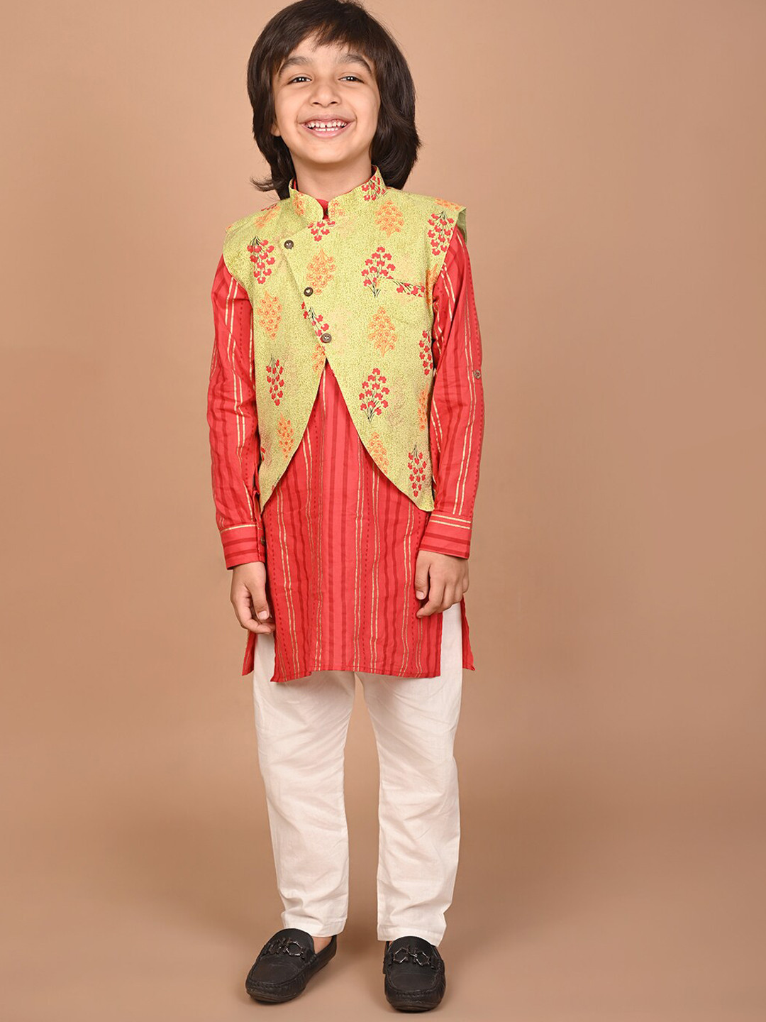 

LIL PITAARA Floral Printed Pure Cotton Kurta & Pyjamas With Nehru Jacket, Red