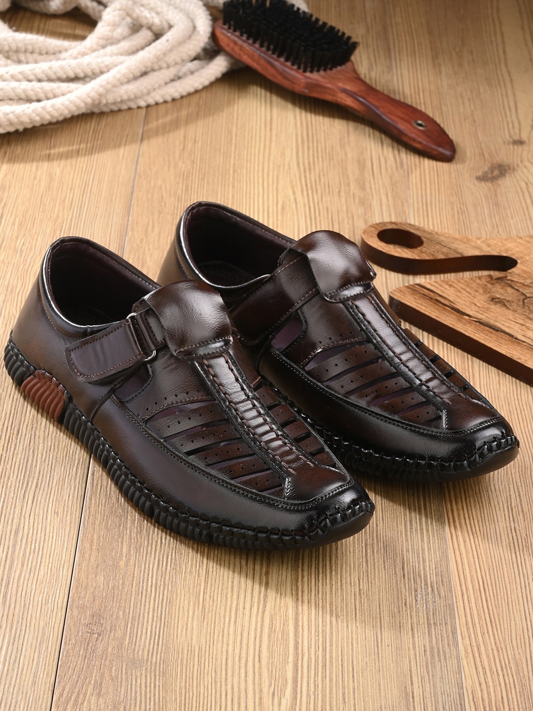 

HERE&NOW Men Shoe-Style Sandals, Brown