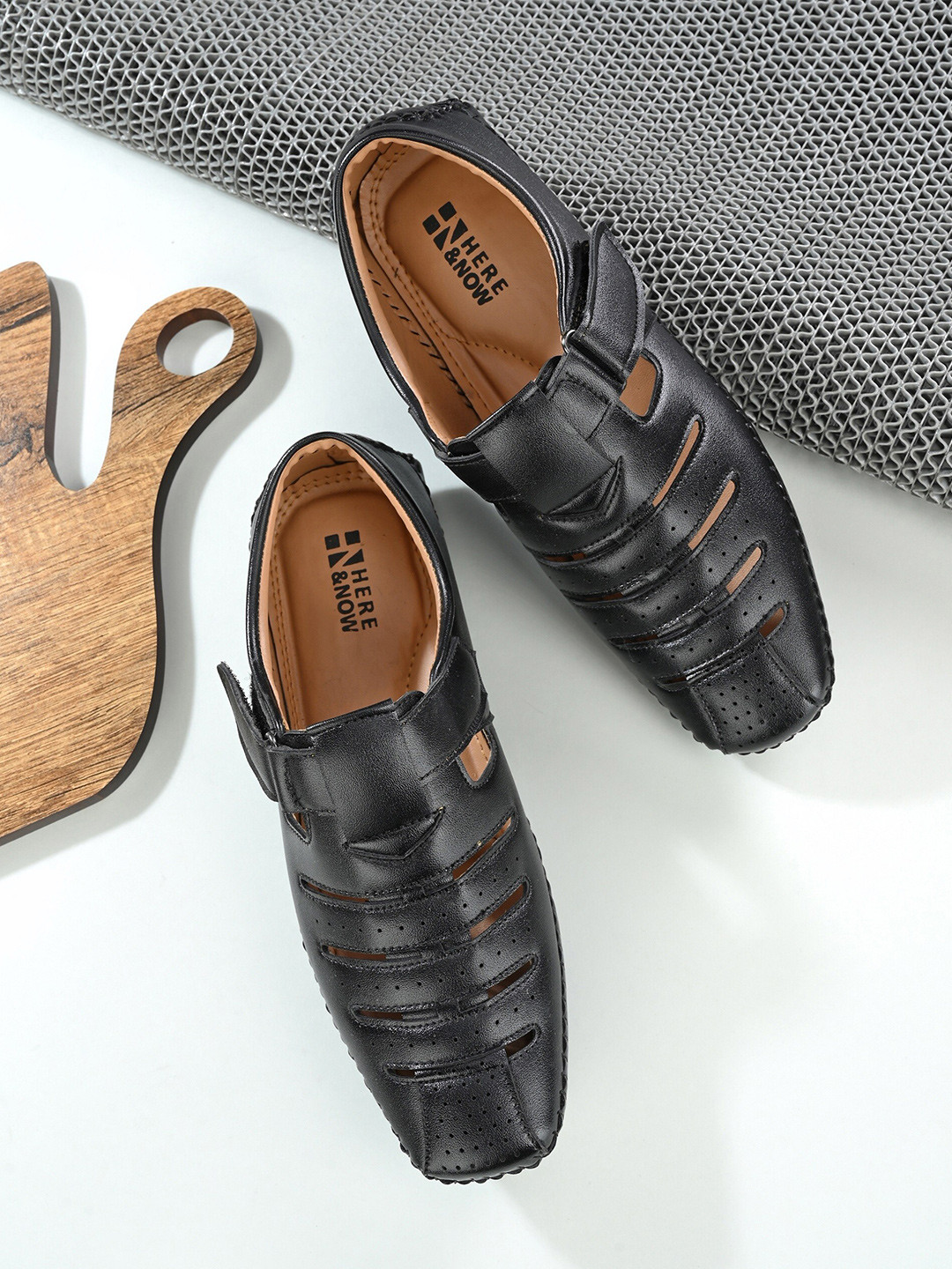 

HERE&NOW Men Shoe-Style Sandals, Black