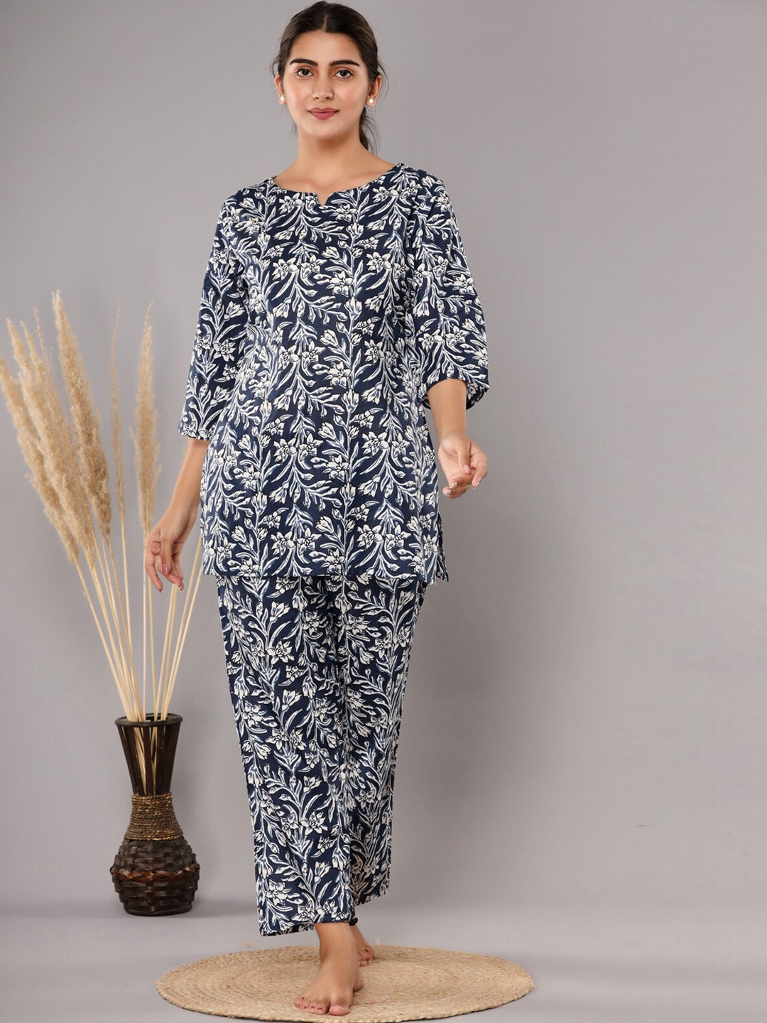 

ROOPWATI FASHION Women Printed Pure Cotton Night Suit, Navy blue