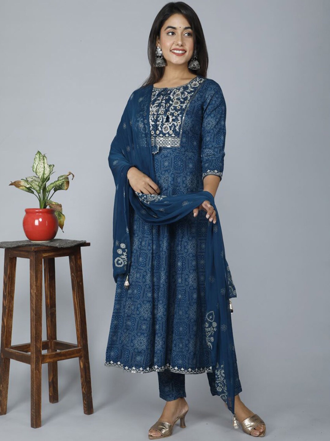 

gvs shoppe Women Blue Ethnic Motifs Kurta with Palazzos & Dupatta