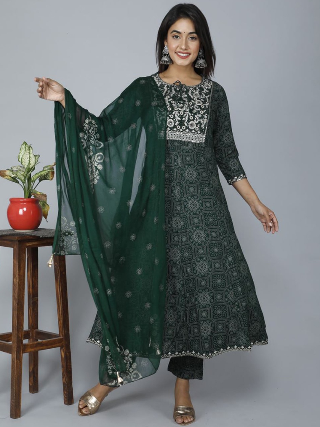 

gvs shoppe Women Green Ethnic Motifs Kurta with Trousers & Dupatta