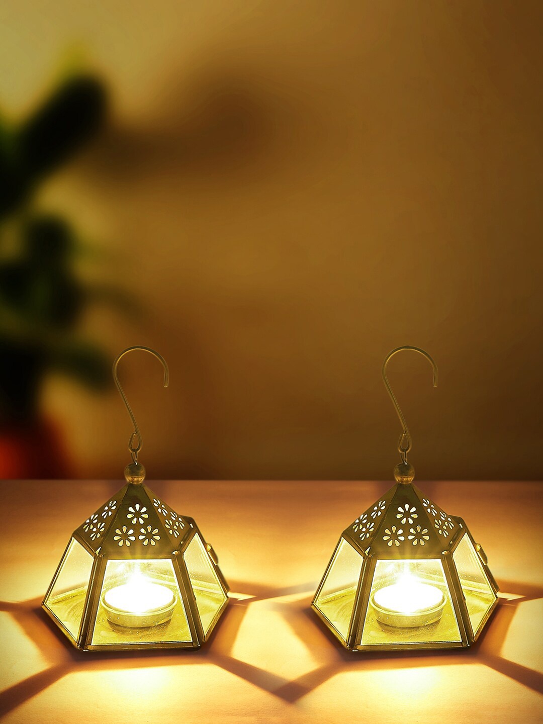 

Living scapes by Pantaloons Gold 2 Pieces Candle Holders