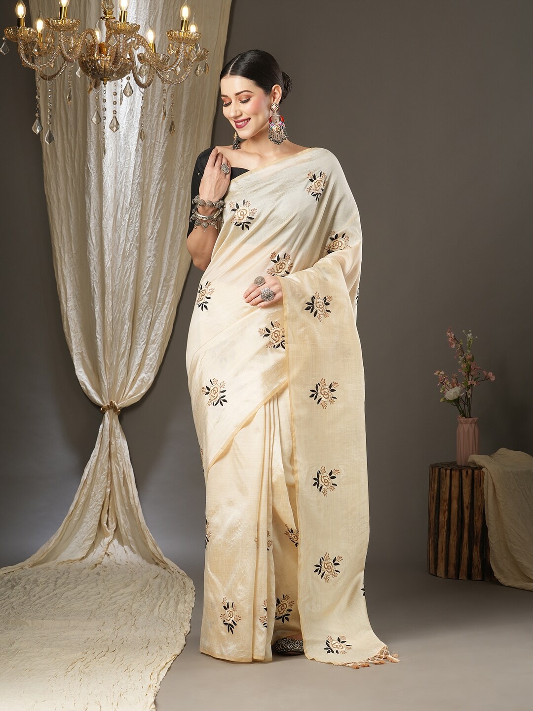 

Mitera Floral Silk Blend Saree, Cream