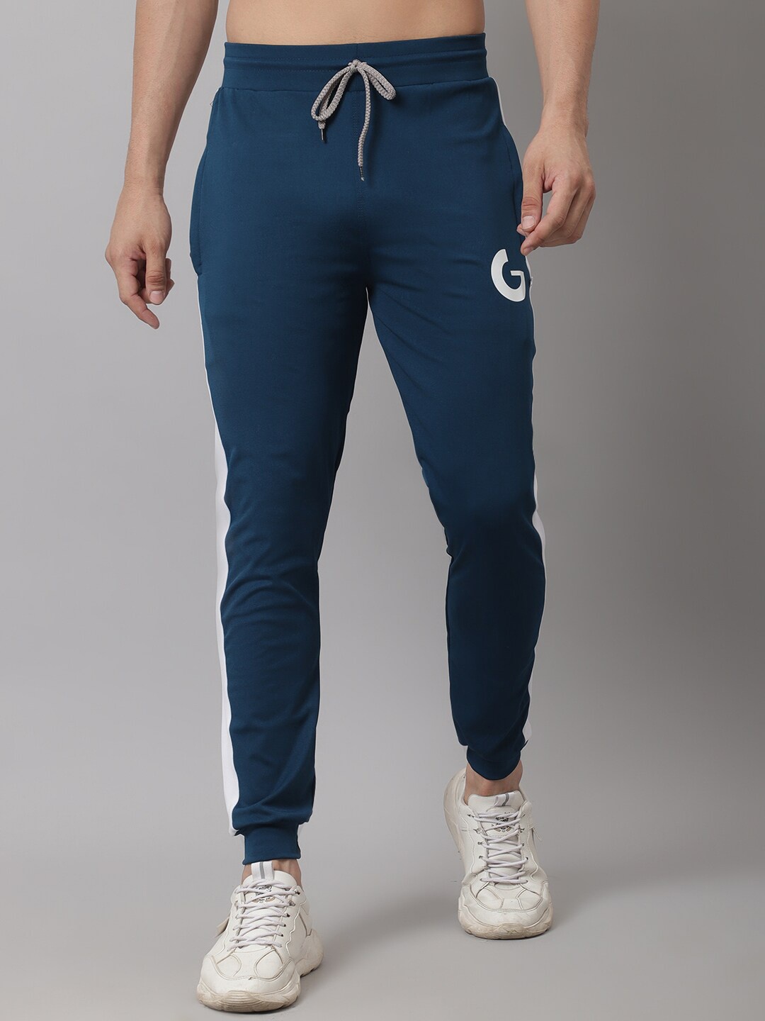 

GRACIT Men Regular-Fit Joggers, Blue