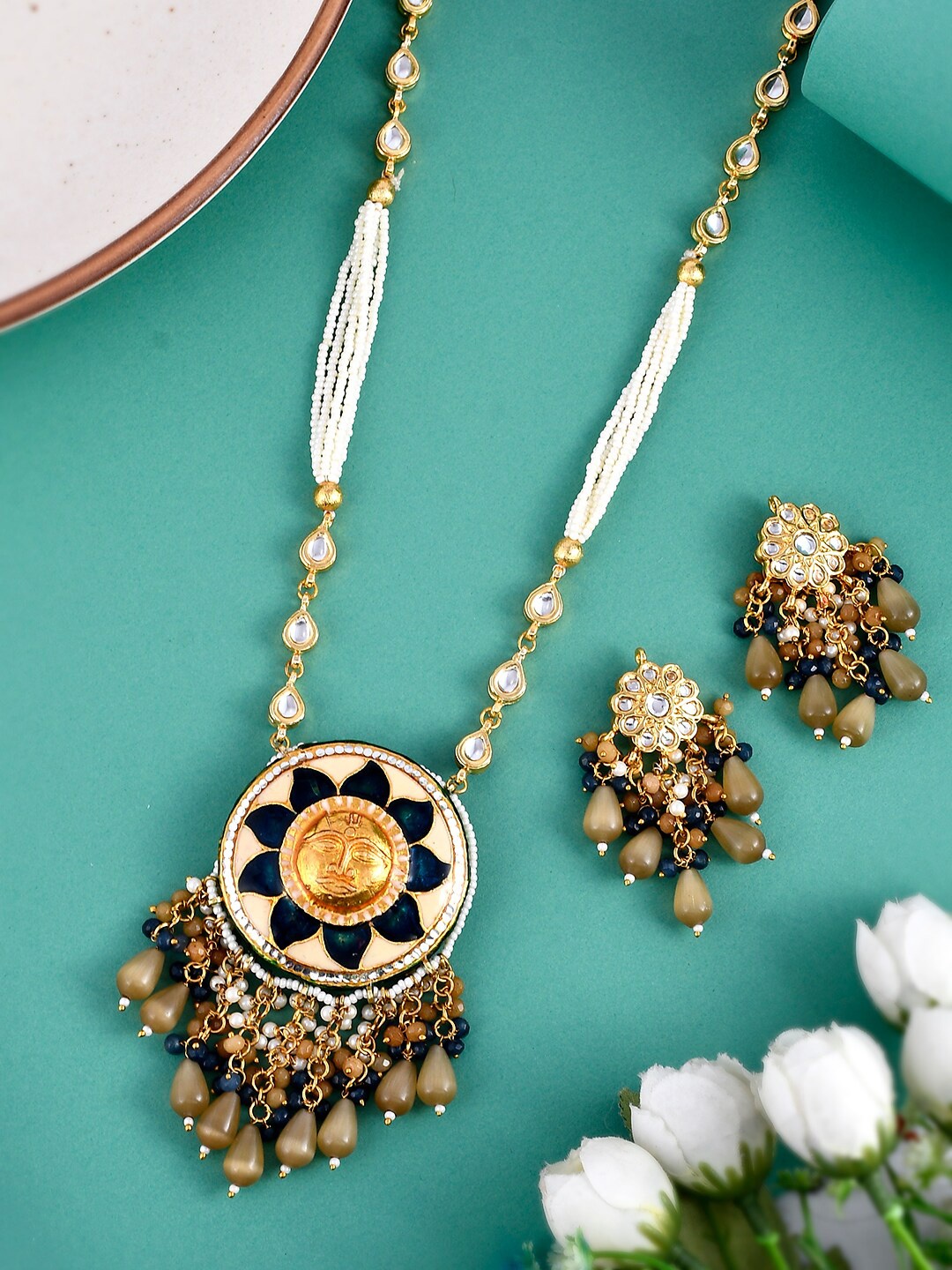 

DASTOOR Gold-Plated Kundan Stone-Studded & Beaded Jewellery Set, White