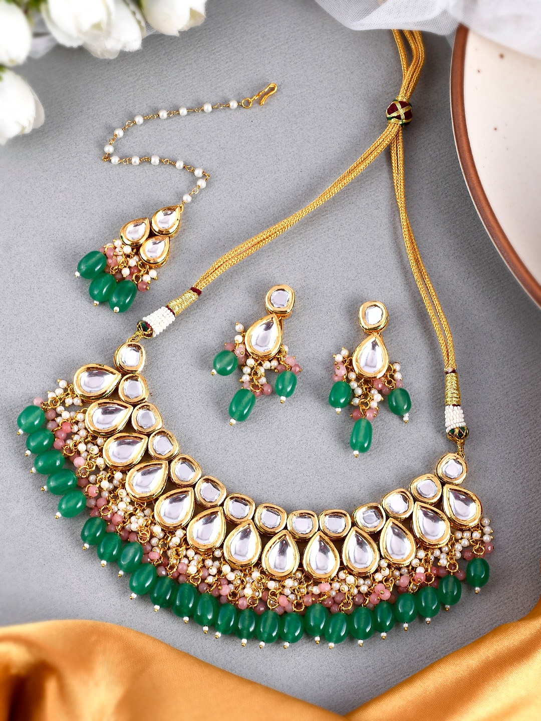 

DASTOOR Gold-Plated Kundan Studded & Beaded Jewellery Set