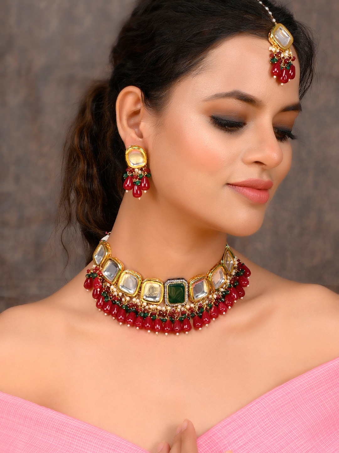 

DASTOOR Gold-Plated Kundan-Studded Jewellery Set, Maroon