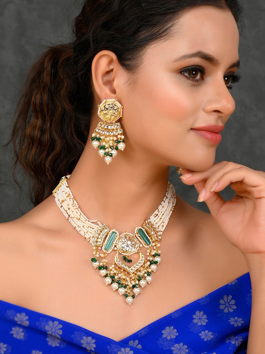 

DASTOOR Gold-Plated Kundan Studded & Beaded Jewellery Set