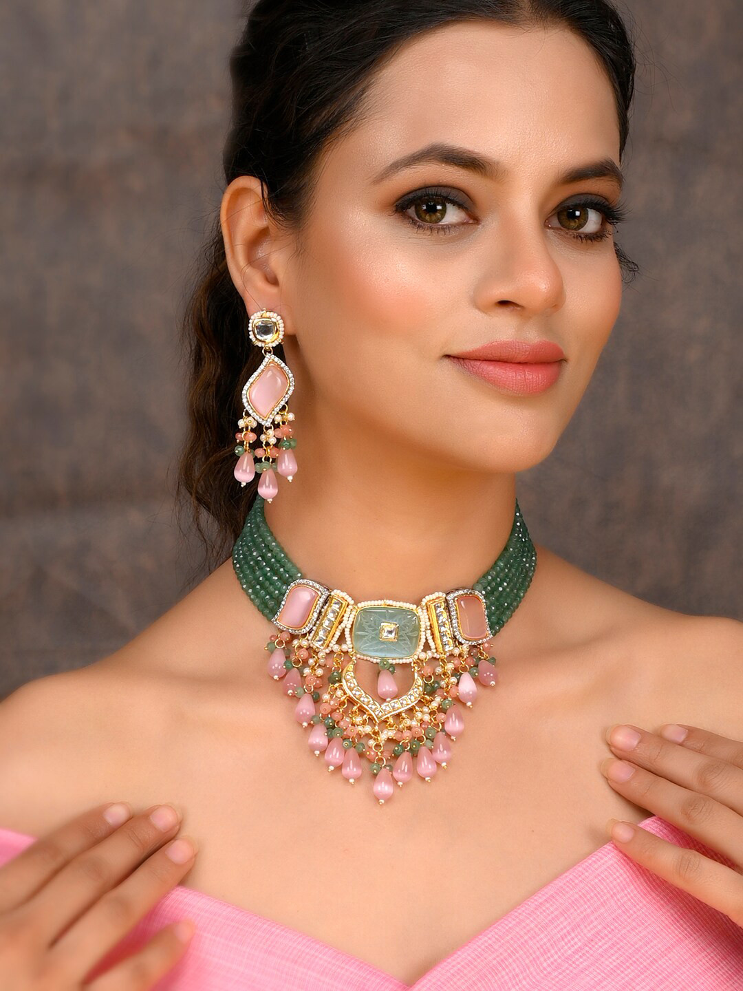 

DASTOOR Gold-Plated Kundan Studded & Beaded Jewellery Set