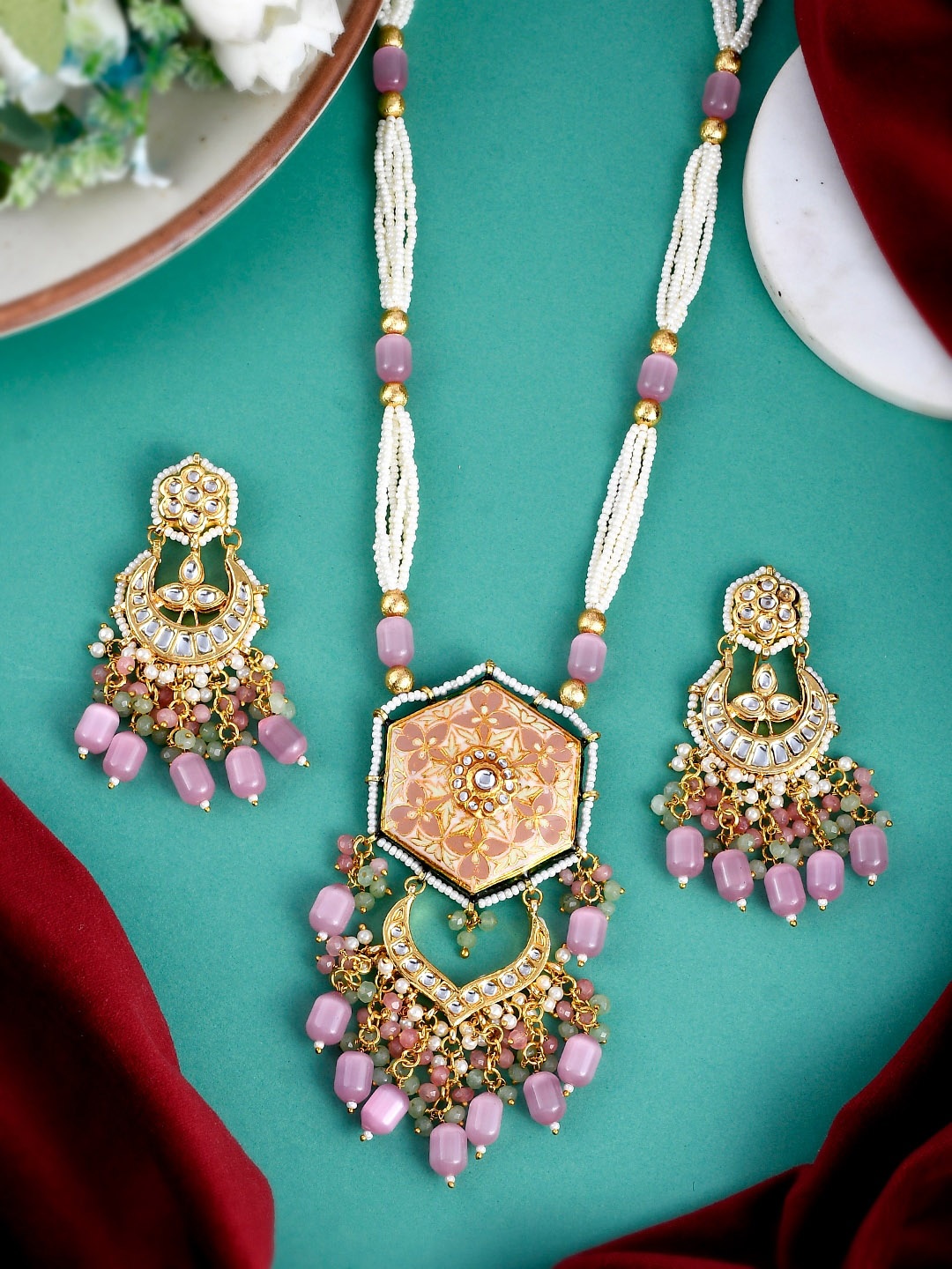 

DASTOOR Gold-Plated Kundan Studded & Beaded Jewellery Set