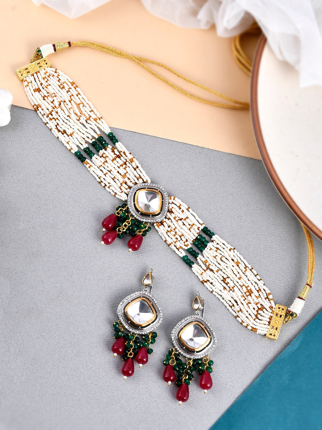 

DASTOOR Gold-Plated Kundan-Studded & Beaded Jewellery Set, Green