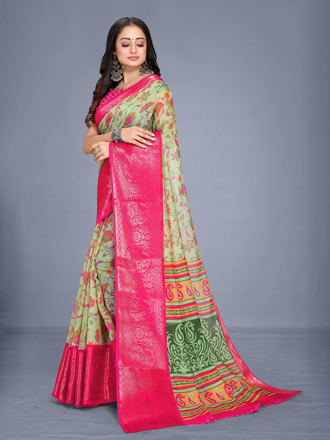 

VENISA Pink & Green Floral Zari Bagh Saree