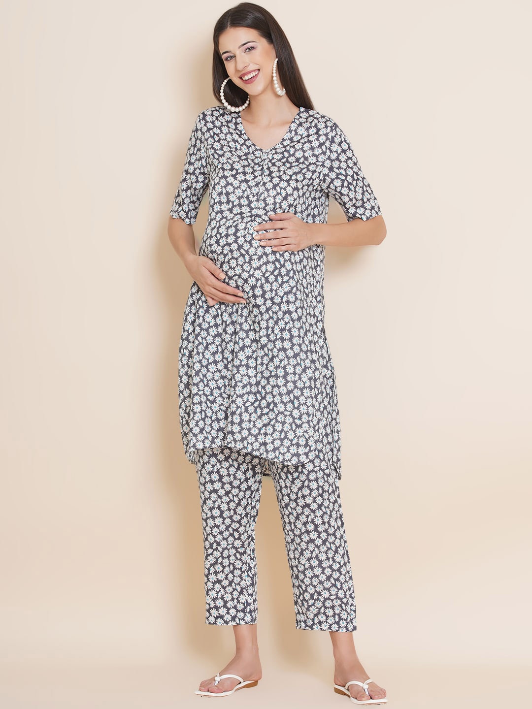 

Mine4Nine Floral Printed Maternity Kurta with Palazzos, Grey