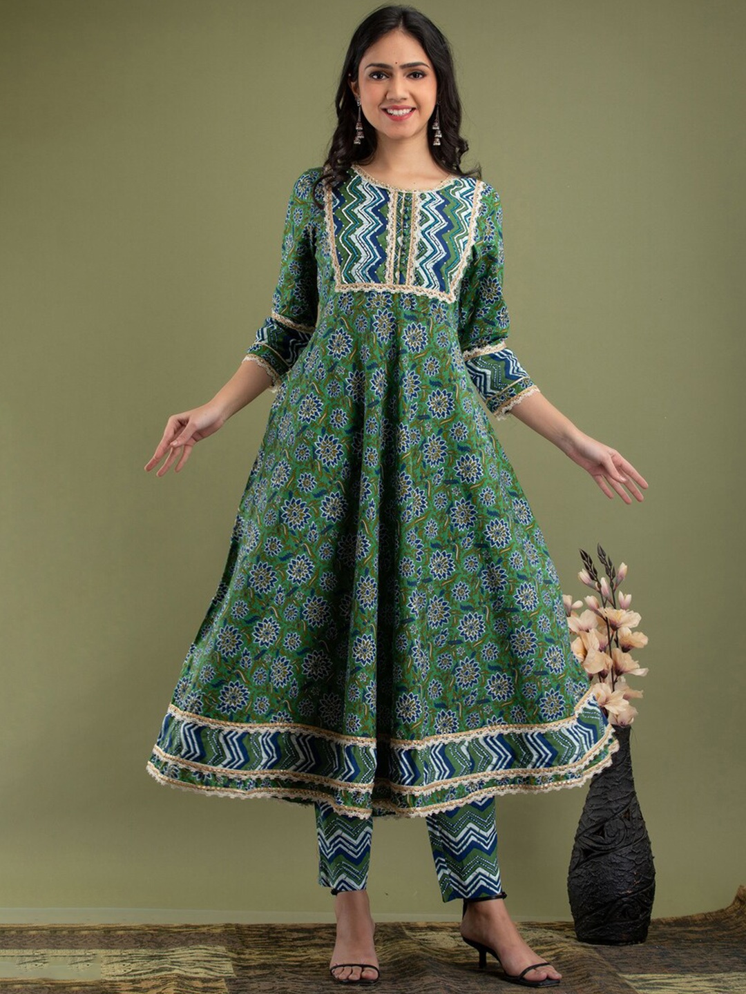 

JAIPUR FASHION MODE Women Green Floral Printed Pure Cotton Kurta with Trousers