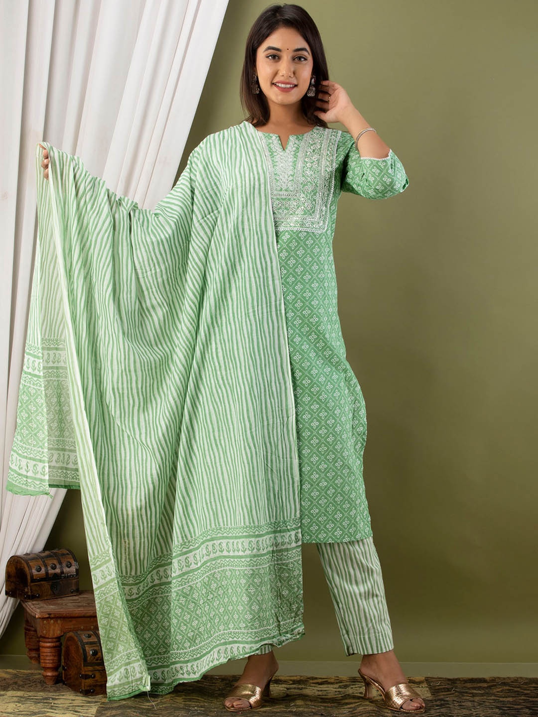 

JAIPUR FASHION MODE Women Green Bandhani Printed Pure Cotton Kurta Set